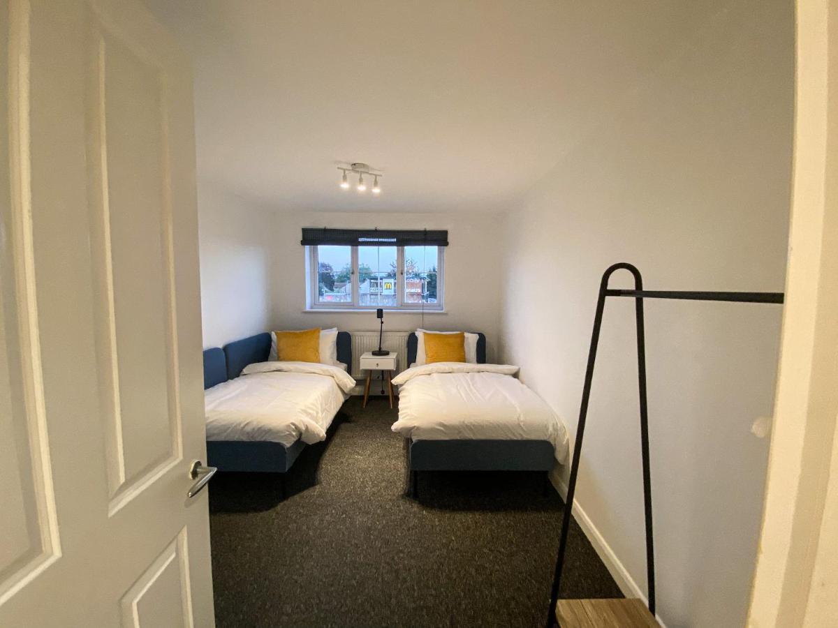 Heathrow/Ashford Hospital/Twickenham Short Stay Apartment Stanwell Buitenkant foto