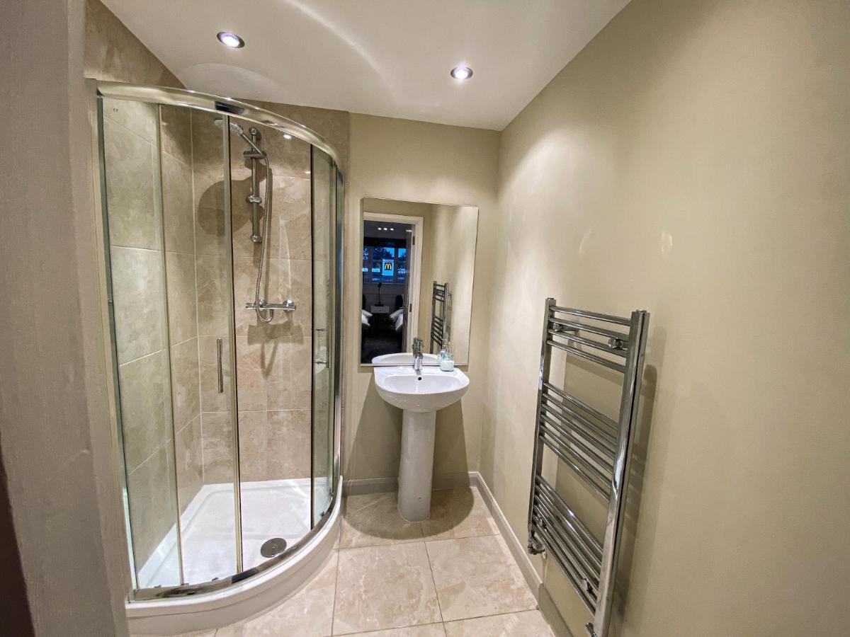 Heathrow/Ashford Hospital/Twickenham Short Stay Apartment Stanwell Buitenkant foto