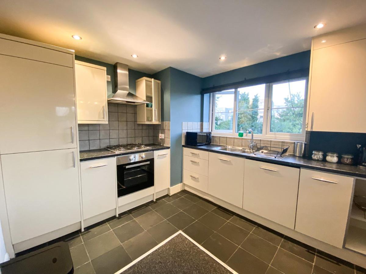 Heathrow/Ashford Hospital/Twickenham Short Stay Apartment Stanwell Buitenkant foto