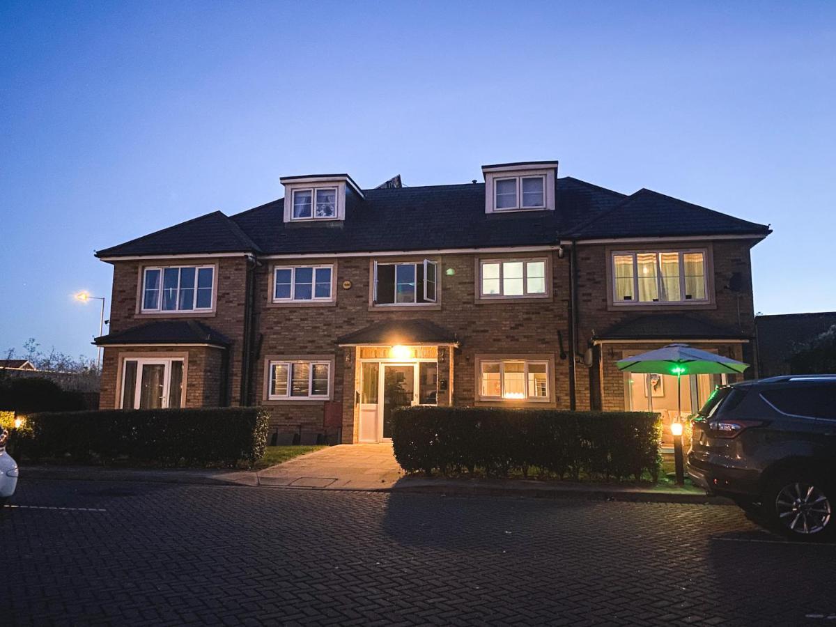 Heathrow/Ashford Hospital/Twickenham Short Stay Apartment Stanwell Buitenkant foto