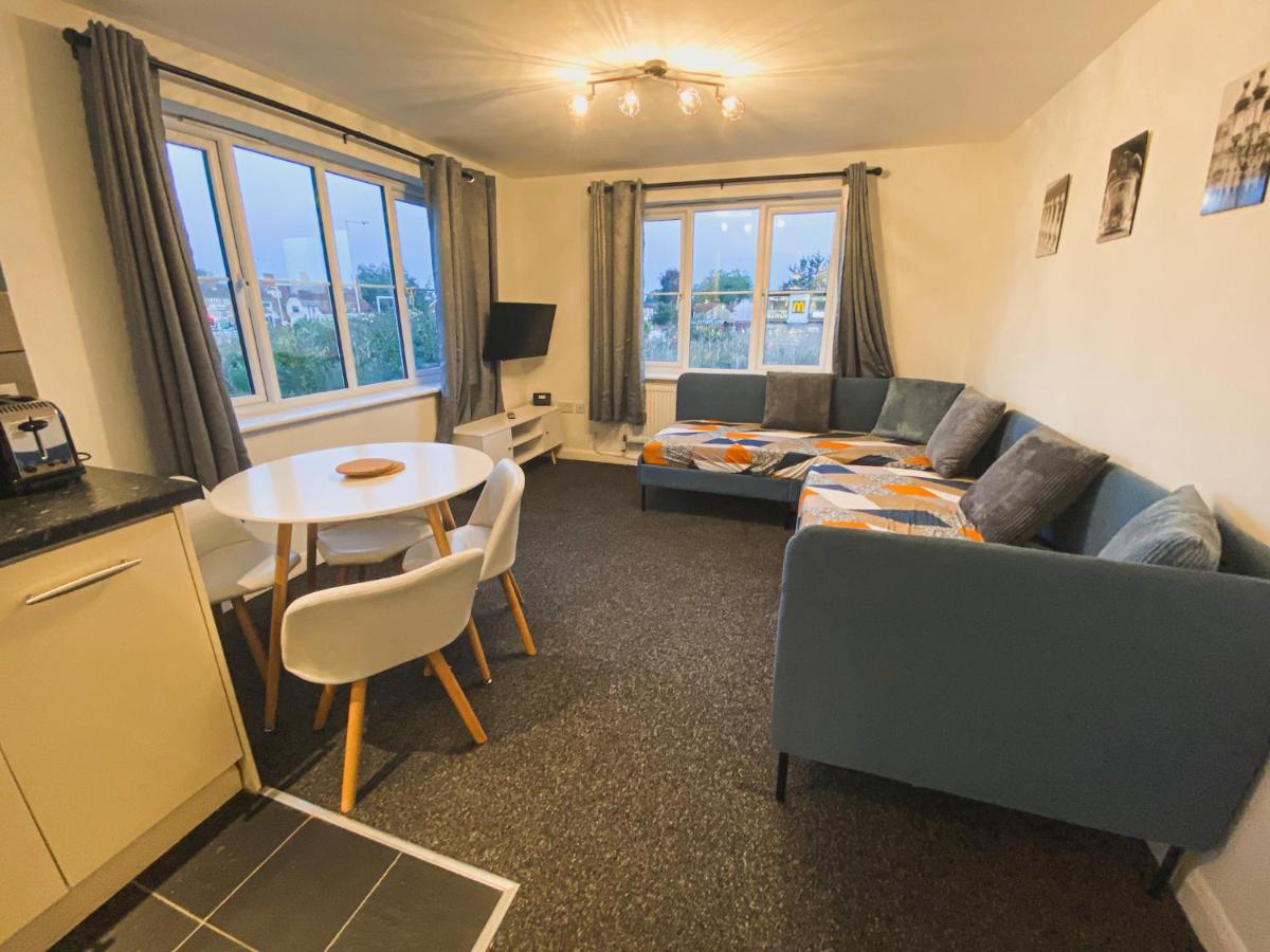 Heathrow/Ashford Hospital/Twickenham Short Stay Apartment Stanwell Buitenkant foto
