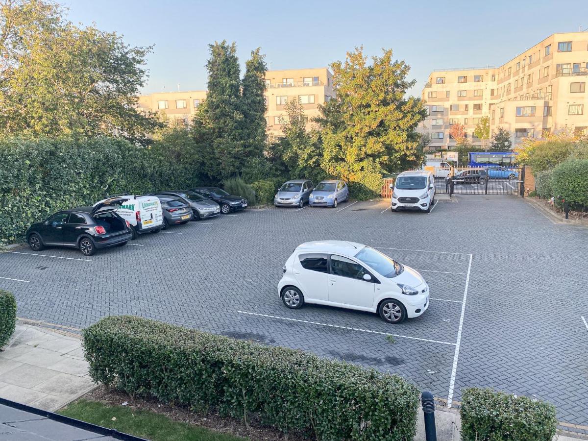 Heathrow/Ashford Hospital/Twickenham Short Stay Apartment Stanwell Buitenkant foto