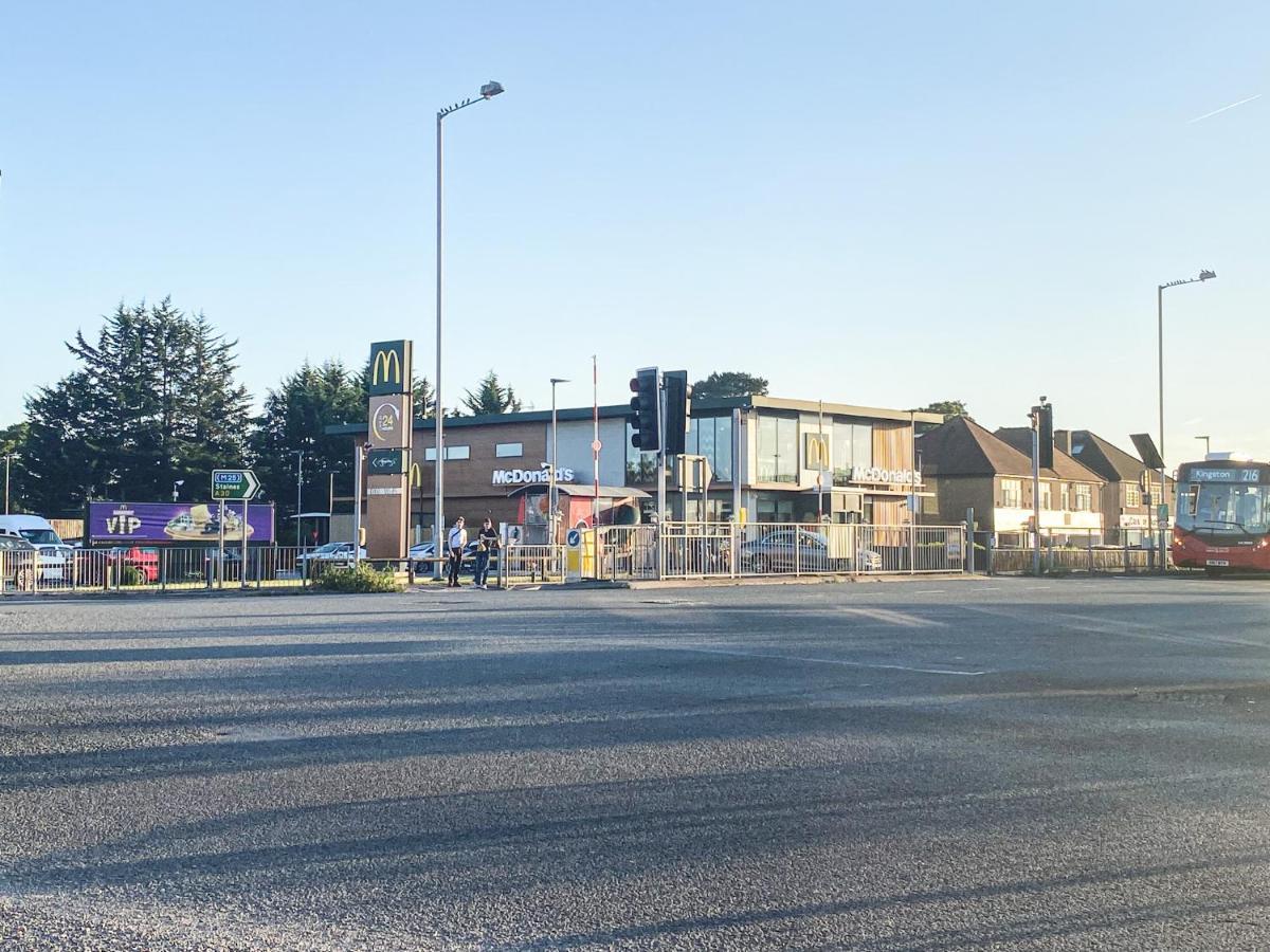 Heathrow/Ashford Hospital/Twickenham Short Stay Apartment Stanwell Buitenkant foto